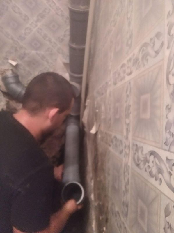 Аварийная бригада Якутии заменила трубы водоснабжения и канализации в Докучаевске Аварийная бригада Якутии заменила трубы водоснабжения и канализации в Докучаевске