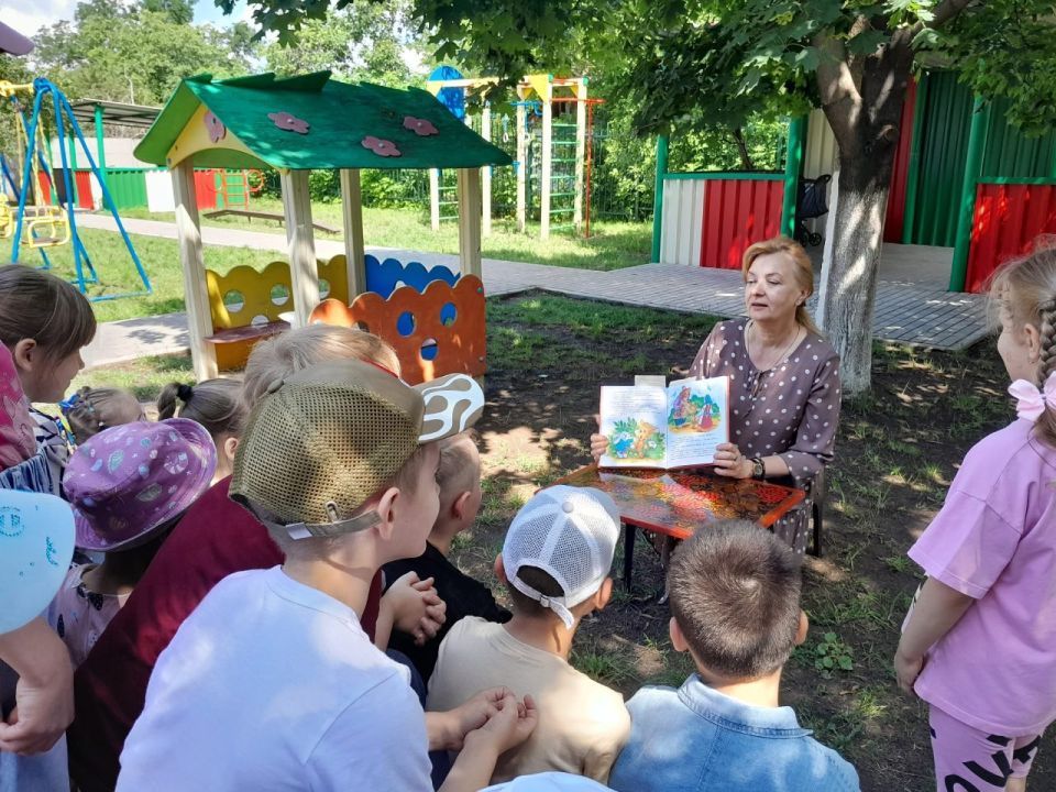 По книжным строчкам за волшебным клубочком По книжным строчкам за волшебным клубочком
