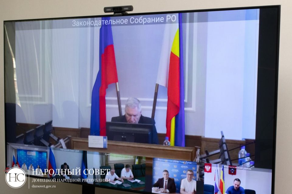 Тимур Дьяченко обсудил вопросы пассажироперевозок с коллегами из Ростовской области Тимур Дьяченко обсудил вопросы пассажироперевозок с коллегами из Ростовской области