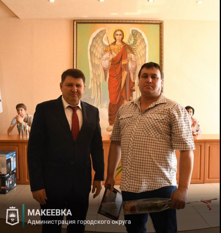 Торжественное мероприятие ко Дню металлурга прошло в Макеевке Торжественное мероприятие ко Дню металлурга прошло в Макеевке