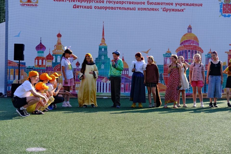 Отдых мариупольских школьников в Петербурге продолжается Отдых мариупольских школьников в Петербурге продолжается