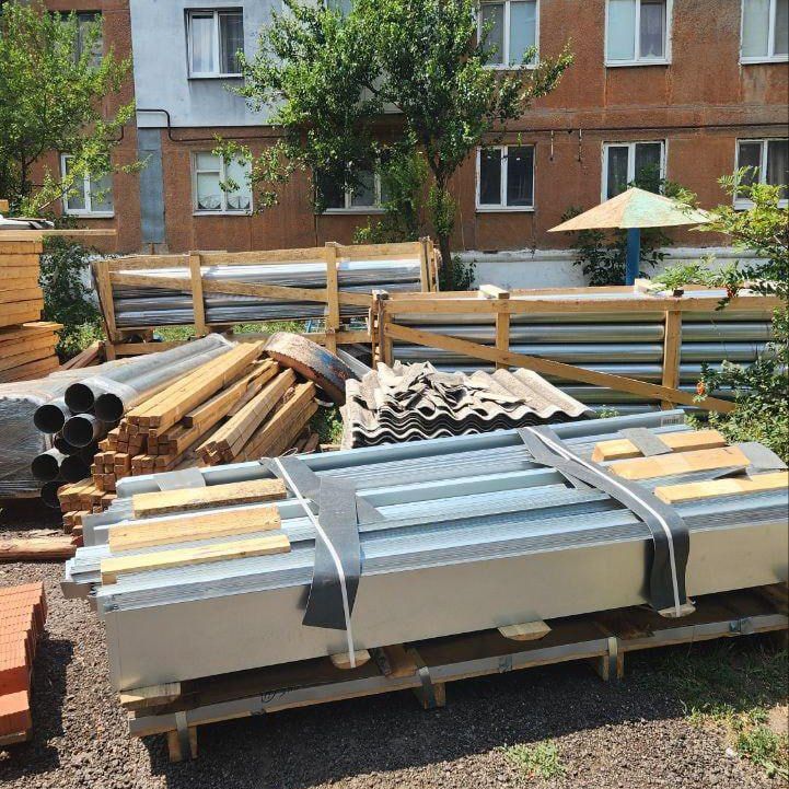 Владимирцы приступили к ремонту крыши дома в Кировском Владимирцы приступили к ремонту крыши дома в Кировском