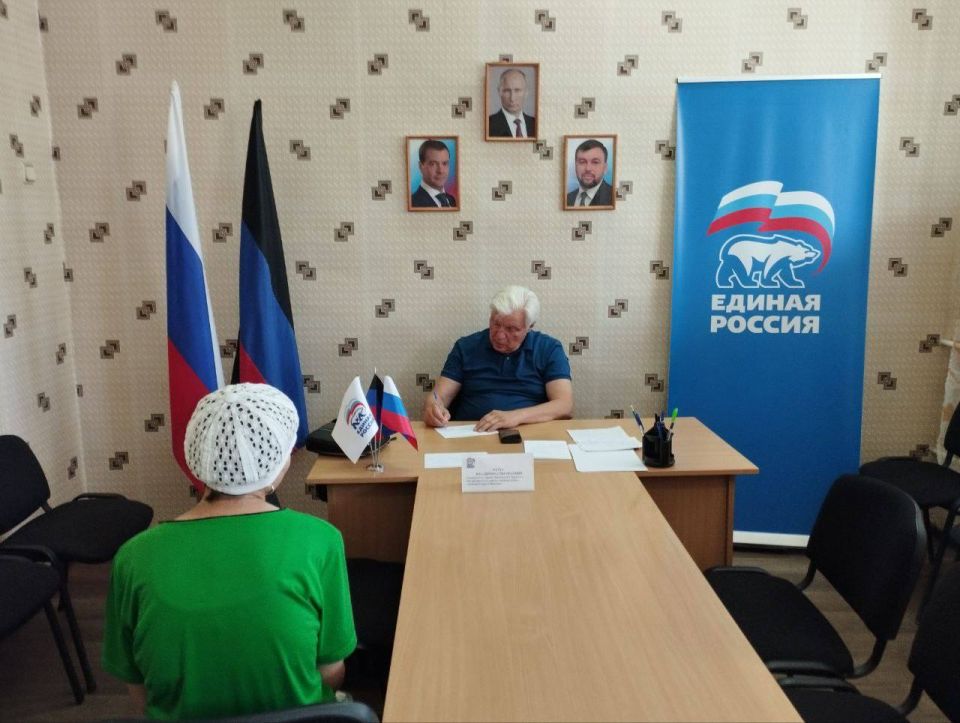 18 июля, в общественной приёмной Всероссийской политической партии «Единая Россия» Центрально-Городского района Макеевки, расположенной по адресу ул. 250-летияДонбасса, 2б, руководителем Управы Центрально-Городского района... 18 июля, в общественной приёмной Всероссийской политической партии «Единая Россия» Центрально-Городского района Макеевки, расположенной по адресу ул. 250-летияДонбасса, 2б, руководителем Управы Центрально-Городского района...