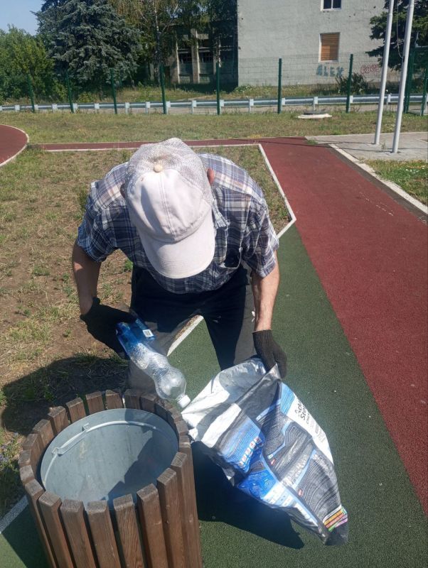 В городском округе Дебальцево продолжаются работы по покосу сорной и карантинной растительности В городском округе Дебальцево продолжаются работы по покосу сорной и карантинной растительности