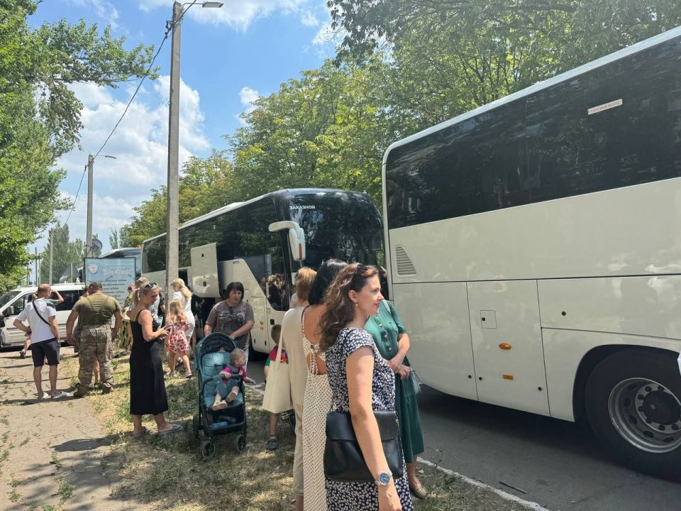Летние каникулы — это прекрасная возможность для ребят отдохнуть от учёбы, набраться сил и провести время на свежем воздухе Летние каникулы — это прекрасная возможность для ребят отдохнуть от учёбы, набраться сил и провести время на свежем воздухе