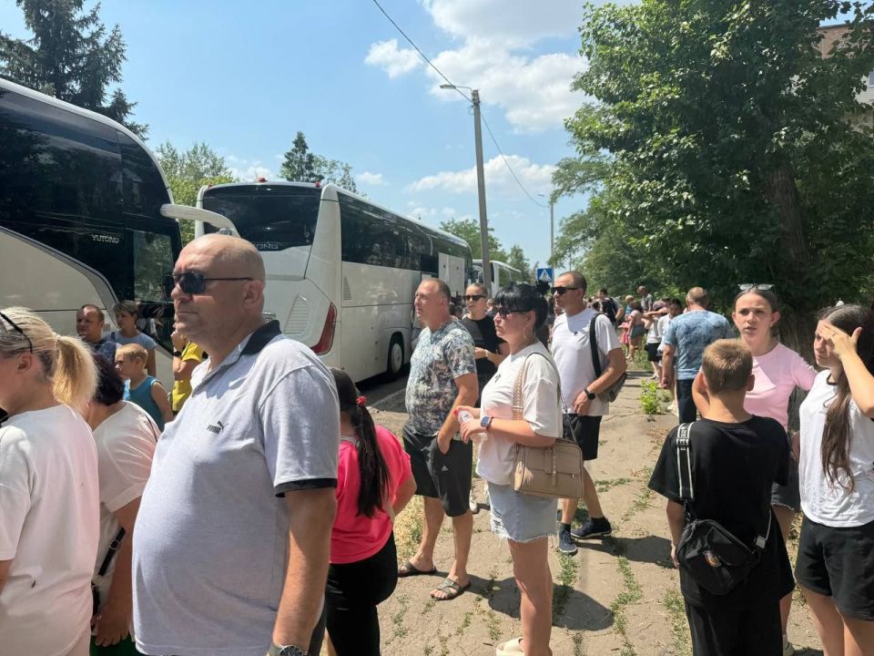 Летние каникулы — это прекрасная возможность для ребят отдохнуть от учёбы, набраться сил и провести время на свежем воздухе Летние каникулы — это прекрасная возможность для ребят отдохнуть от учёбы, набраться сил и провести время на свежем воздухе