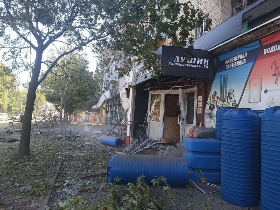 Донецк подвергся обстрелу. В городе прогремели несколько взрывов, работает ПВО Донецк подвергся обстрелу. В городе прогремели несколько взрывов, работает ПВО