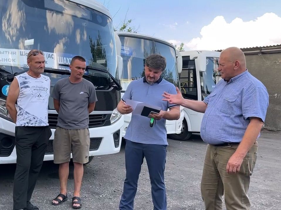 Виктор Назаров провел встречу с коллективом Шахтерского МУП "Родник" Виктор Назаров провел встречу с коллективом Шахтерского МУП "Родник"