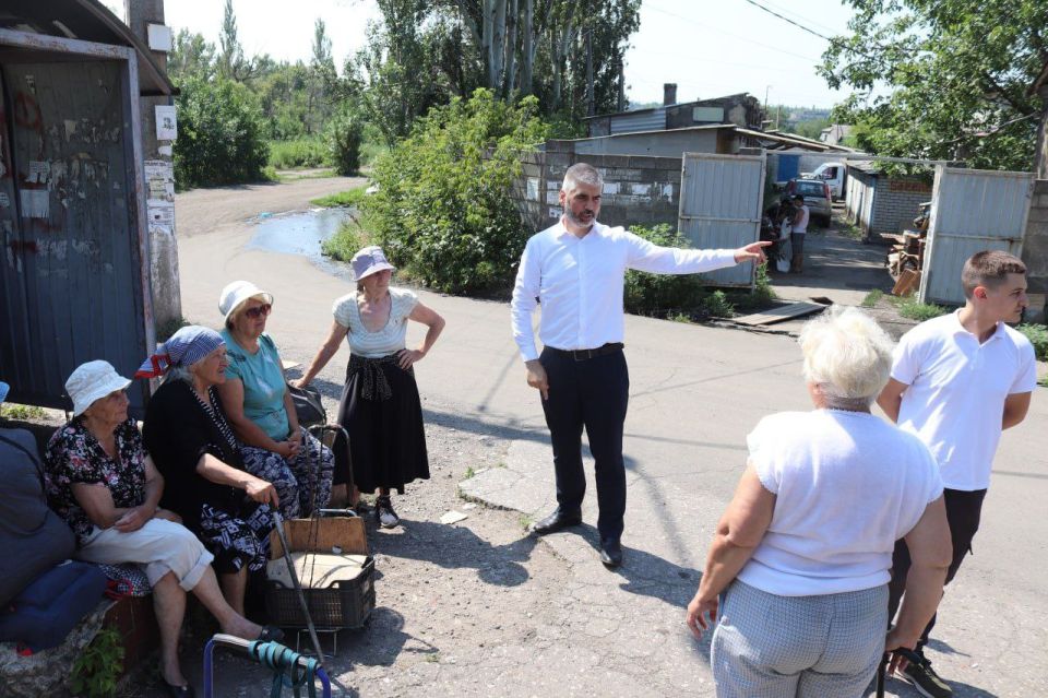 Вода – это жизнь!. Заместитель Председателя Народного Совета ДНР Алексей Дорофеев проверил ход ремонта на водоводе Вода – это жизнь!. Заместитель Председателя Народного Совета ДНР Алексей Дорофеев проверил ход ремонта на водоводе