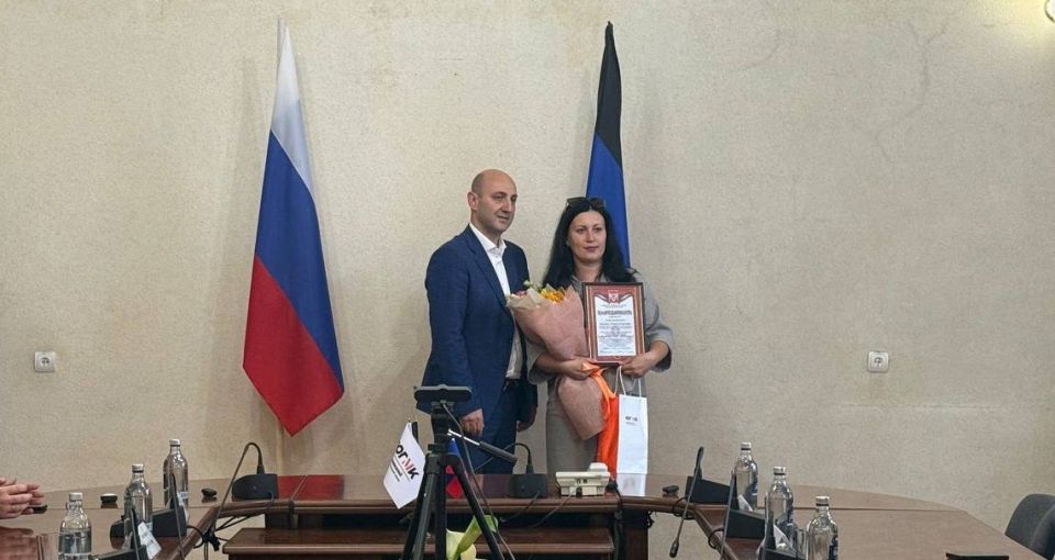 Гурген Малхасян: Совместно с Главой ДНР Денисом Пушилиным в преддверии Дня металлурга наградили ведомственными наградами сотрудников коллектива Филиала № 3 «Макеевского металлургического завода» ООО «ЮГМК Донецк» Гурген Малхасян: Совместно с Главой ДНР Денисом Пушилиным в преддверии Дня металлурга наградили ведомственными наградами сотрудников коллектива Филиала № 3 «Макеевского металлургического завода» ООО «ЮГМК Донецк»