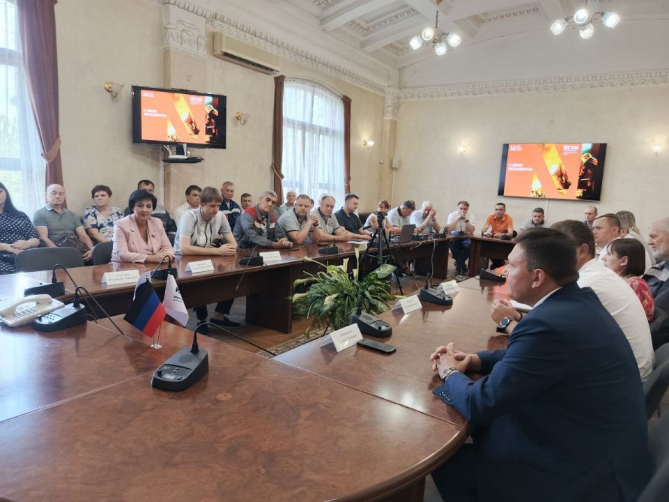 Валентина Харлашка: Накануне Дня металлурга посетила промышленные предприятия города группы ООО «ЮГМК ДОНЕЦК» и поздравила работников с профессиональным праздником Валентина Харлашка: Накануне Дня металлурга посетила промышленные предприятия города группы ООО «ЮГМК ДОНЕЦК» и поздравила работников с профессиональным праздником