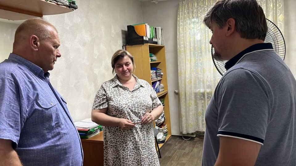Виктор Назаров провел встречу с коллективом Шахтерского МУП "Родник" Виктор Назаров провел встречу с коллективом Шахтерского МУП "Родник"