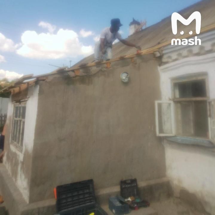 Африканский студент попал в отряд православных добровольцев, которые восстанавливают Мариуполь Африканский студент попал в отряд православных добровольцев, которые восстанавливают Мариуполь
