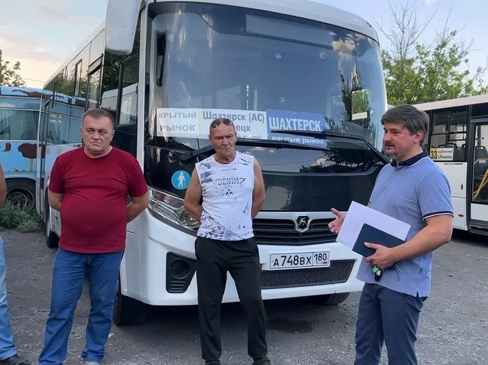Виктор Назаров провел встречу с коллективом Шахтерского МУП "Родник" Виктор Назаров провел встречу с коллективом Шахтерского МУП "Родник"
