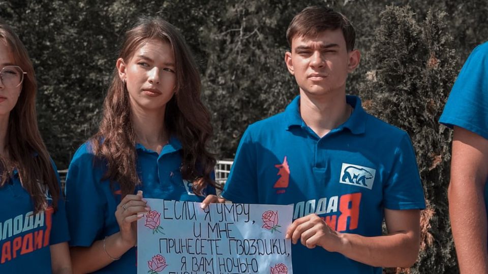 Еще одно памятное мероприятие прошло на кладбище «Донецкое море» на могиле «Гиви» Еще одно памятное мероприятие прошло на кладбище «Донецкое море» на могиле «Гиви»