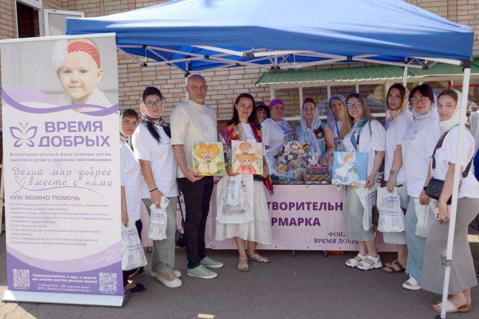 В Торезе, у Храма Державной Иконы Божьей Матери, прошёл благотворительный фестиваль «Белый цветок» В Торезе, у Храма Державной Иконы Божьей Матери, прошёл благотворительный фестиваль «Белый цветок»