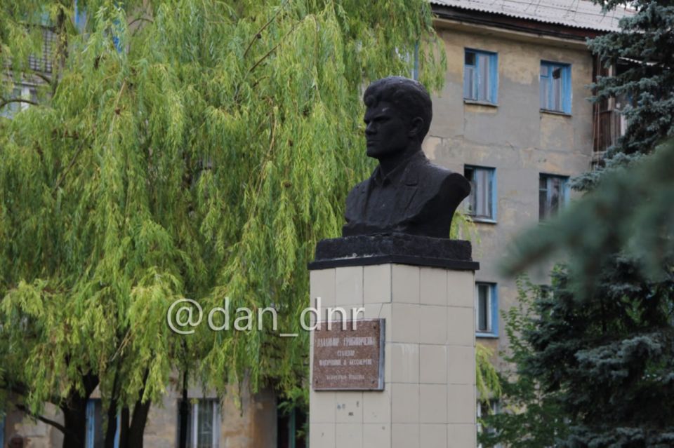 Шагнувший в бессмертие. Сталевар Грибиниченко Шагнувший в бессмертие. Сталевар Грибиниченко