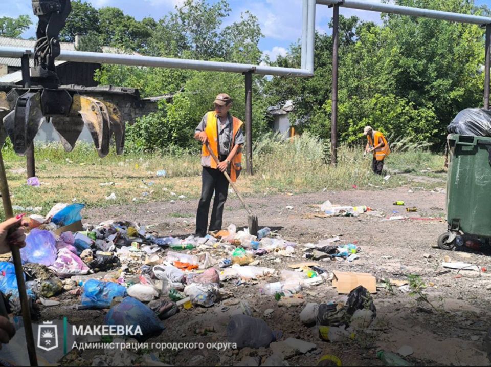 Ликвидация стихийных свалок в Макеевке продолжается Ликвидация стихийных свалок в Макеевке продолжается