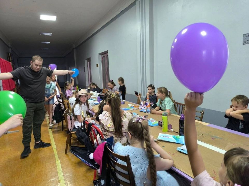 Виктория Жукова: Сегодня с ребятами веселились, творили и отвечали на вопросы: педагог Наталья Анатольевна Ночвина, активисты РДДМ «Движение Первых» и специалисты отдела молодежной политики администрации Г.О. Харцызск Виктория Жукова: Сегодня с ребятами веселились, творили и отвечали на вопросы: педагог Наталья Анатольевна Ночвина, активисты РДДМ «Движение Первых» и специалисты отдела молодежной политики администрации Г.О. Харцызск