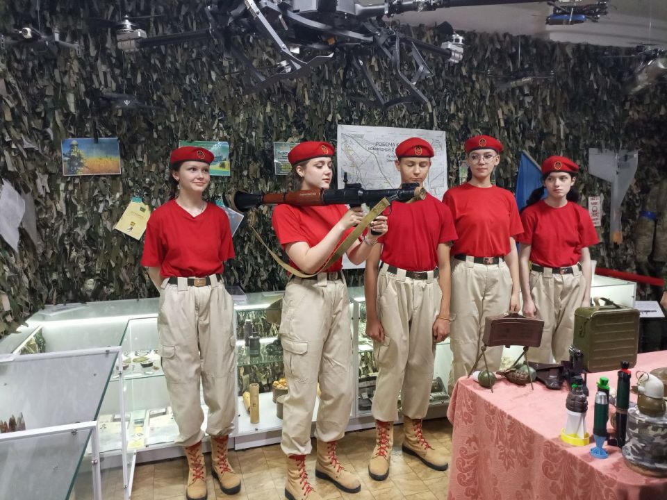 Патриотический экскурс: юнармейцы посетили музей СВО Патриотический экскурс: юнармейцы посетили музей СВО