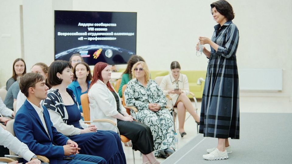 Сегодня в фокусе нашего внимания студентка кафедры финансов и экономической безопасности Института учета и финансов ДонНУЭТ Полина Вороненкова Сегодня в фокусе нашего внимания студентка кафедры финансов и экономической безопасности Института учета и финансов ДонНУЭТ Полина Вороненкова