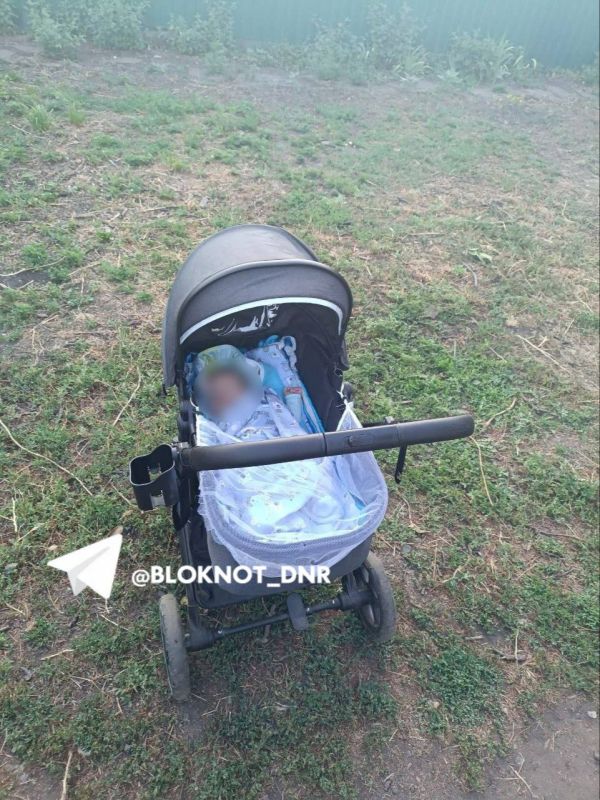 Брошенного младенца нашли спящим в коляске в Снежном, ДНР Брошенного младенца нашли спящим в коляске в Снежном, ДНР