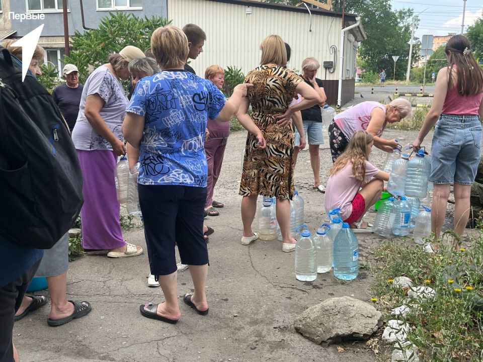 В Торезе развернулся настоящий марафон водовозок! В Торезе развернулся настоящий марафон водовозок!