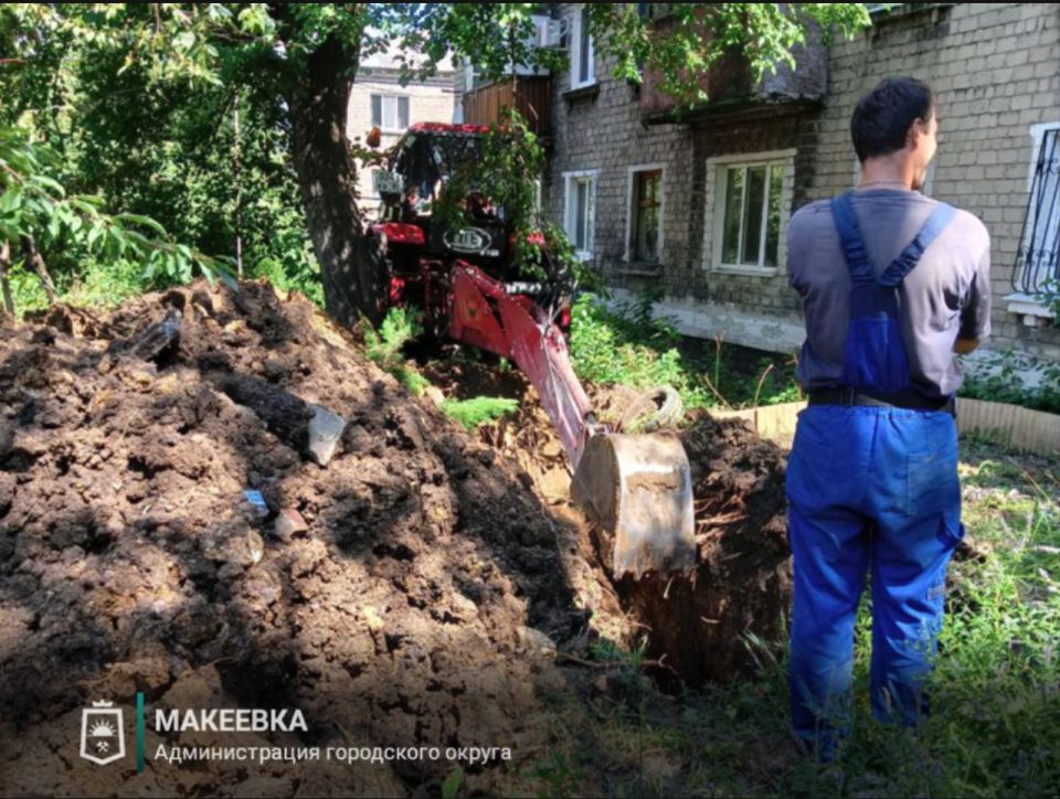 В Макеевке ведутся работы по устранению порывов В Макеевке ведутся работы по устранению порывов