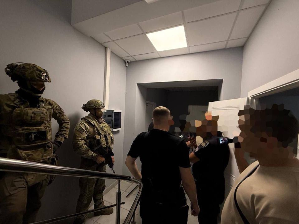 Зеленский нашел «российский след» в НАБУ: «антикоррупционеров» обыскивает СБУ Зеленский нашел «российский след» в НАБУ: «антикоррупционеров» обыскивает СБУ