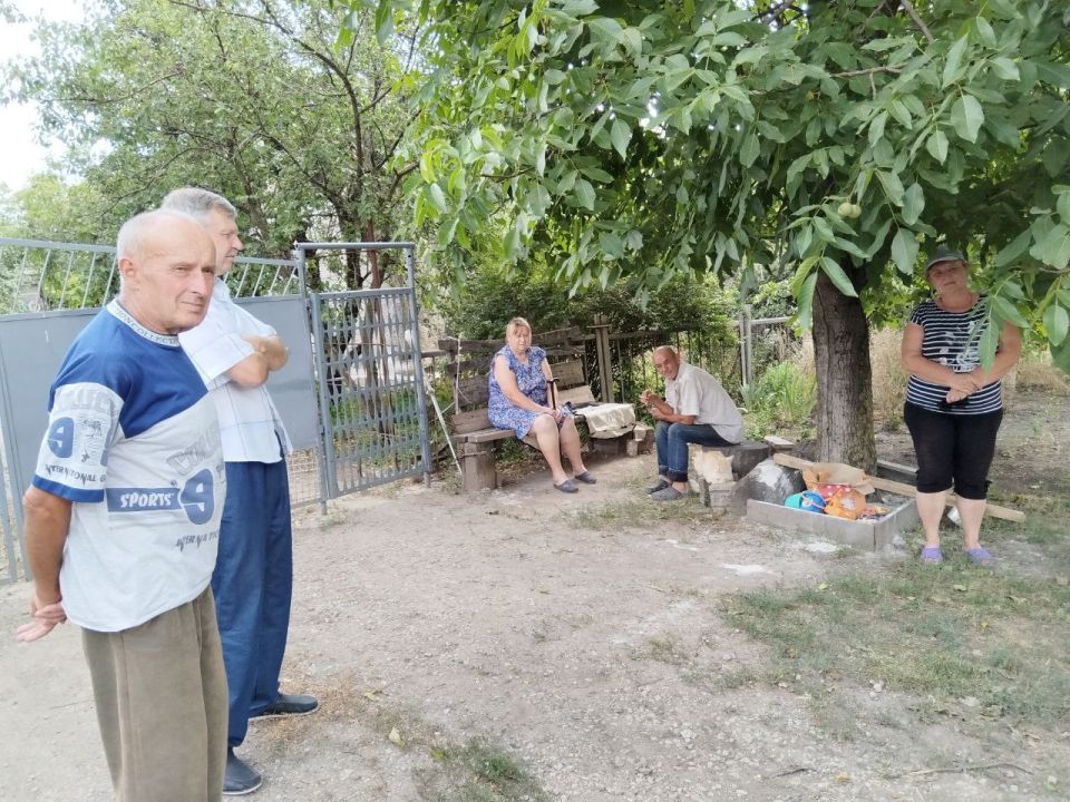 Сегодня Первый заместитель главы Администрации Володарского муниципального округа Дмитрий Владимирович Боровик провел выездной прием жителей села Назаровка Сегодня Первый заместитель главы Администрации Володарского муниципального округа Дмитрий Владимирович Боровик провел выездной прием жителей села Назаровка