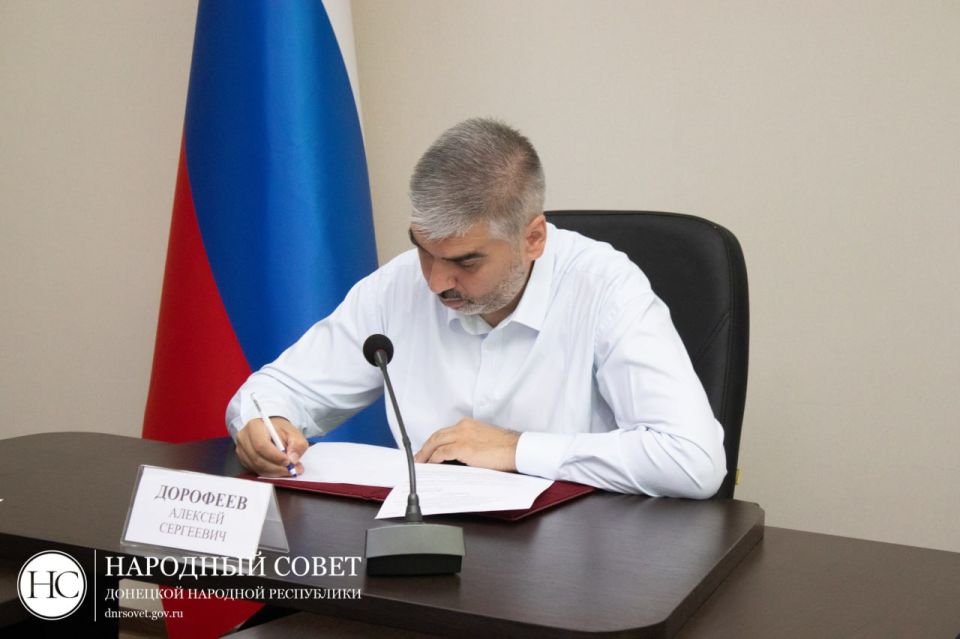 Алексей Дорофеев рассказал о совещании с Главой ДНР Алексей Дорофеев рассказал о совещании с Главой ДНР