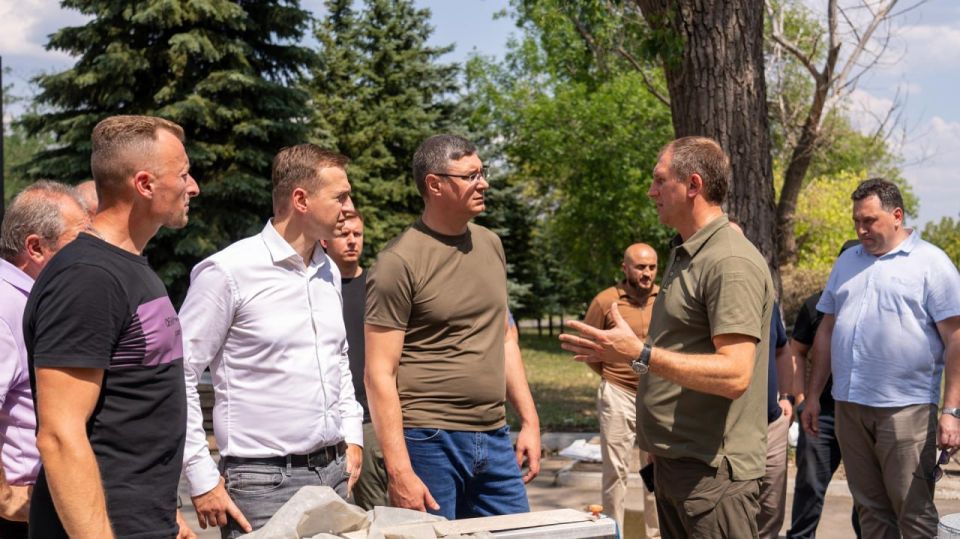 Губернатор Владимирской области Александр Авдеев проверил ход ремонтных работ на памятнике боевой славы Кировского Губернатор Владимирской области Александр Авдеев проверил ход ремонтных работ на памятнике боевой славы Кировского
