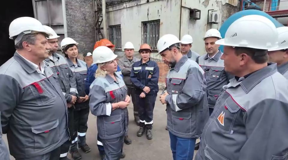 Иван Приходько: Накануне празднования Дня металлурга Глава Донецкой Народной Республики Денис Владимирович Пушилин провёл встречу с сотрудниками Макеевского металлургического завода, где были затронуты наиболее важные... Иван Приходько: Накануне празднования Дня металлурга Глава Донецкой Народной Республики Денис Владимирович Пушилин провёл встречу с сотрудниками Макеевского металлургического завода, где были затронуты наиболее важные...