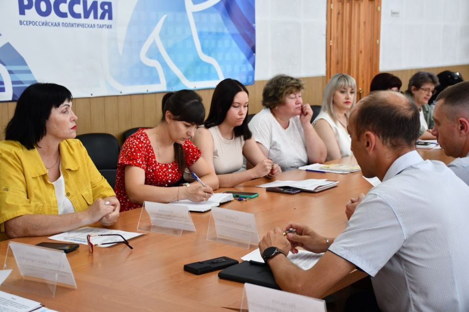 Сегодня, 21 июля , глава муниципального образования городского округа Дебальцево, Сергей Желновач, провел аппаратное совещание Сегодня, 21 июля , глава муниципального образования городского округа Дебальцево, Сергей Желновач, провел аппаратное совещание