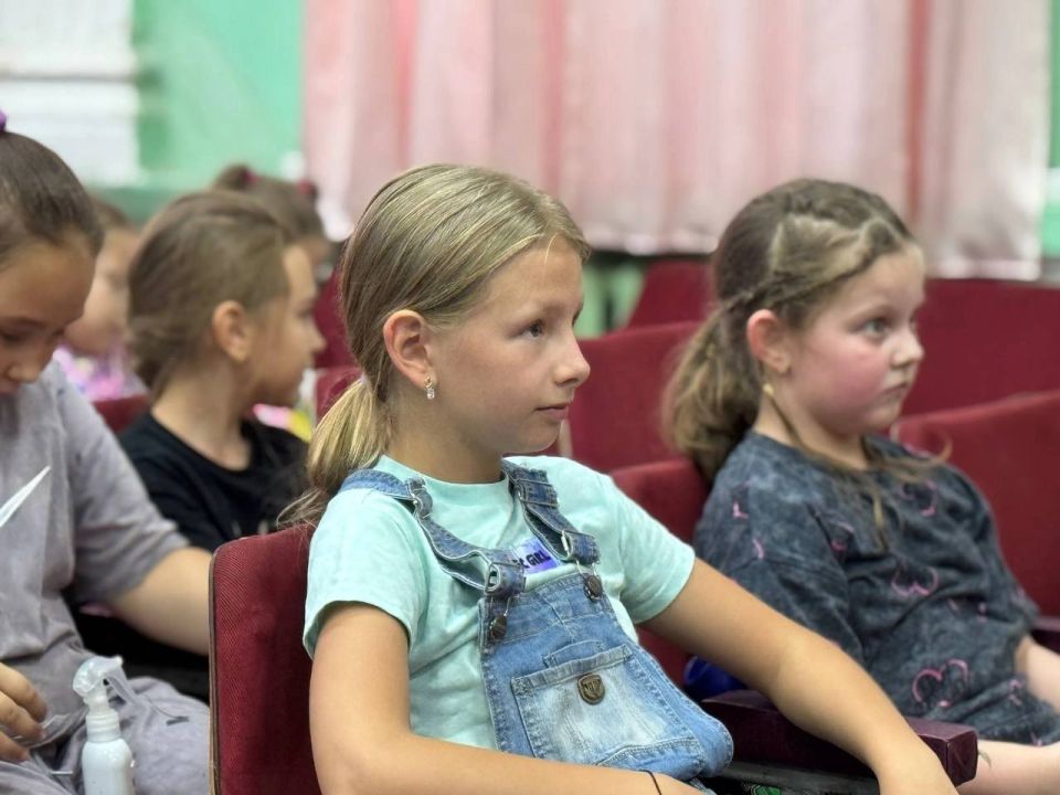 Виктория Жукова: Сегодня с ребятами веселились, творили и отвечали на вопросы: педагог Наталья Анатольевна Ночвина, активисты РДДМ «Движение Первых» и специалисты отдела молодежной политики администрации Г.О. Харцызск Виктория Жукова: Сегодня с ребятами веселились, творили и отвечали на вопросы: педагог Наталья Анатольевна Ночвина, активисты РДДМ «Движение Первых» и специалисты отдела молодежной политики администрации Г.О. Харцызск