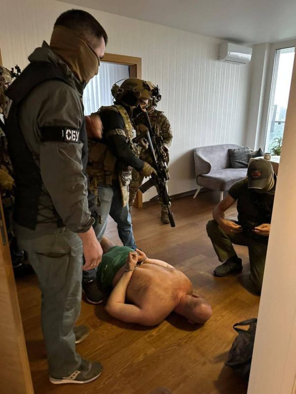Зеленский нашел «российский след» в НАБУ: «антикоррупционеров» обыскивает СБУ Зеленский нашел «российский след» в НАБУ: «антикоррупционеров» обыскивает СБУ