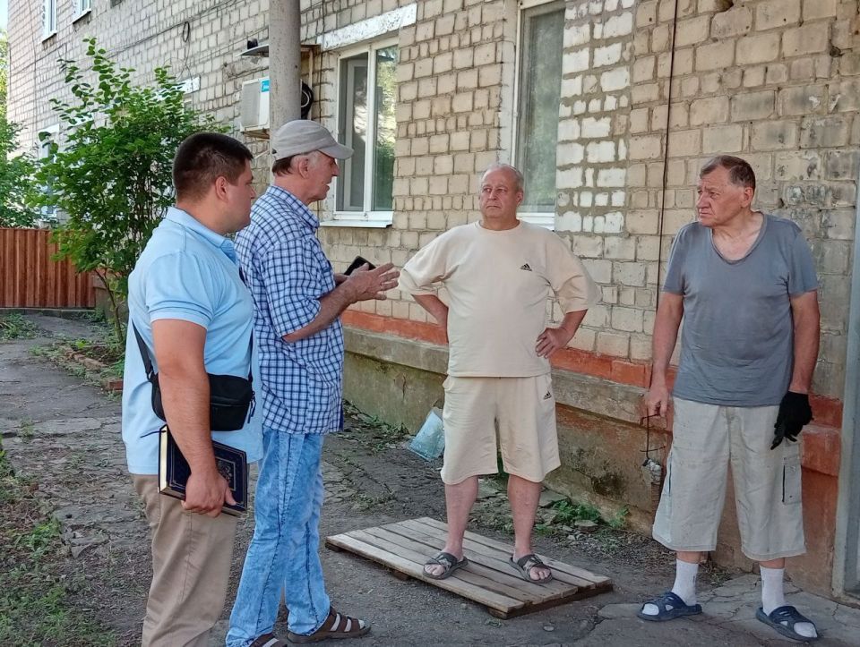 Наталья Бегуненко: В Петровском районе по проекту «УПРАВДОМ» партии Единой России организован комиссионный выезд в составе сотрудников Управы Петровского внутригородского района Администрации городского округа Донецк и... Наталья Бегуненко: В Петровском районе по проекту «УПРАВДОМ» партии Единой России организован комиссионный выезд в составе сотрудников Управы Петровского внутригородского района Администрации городского округа Донецк и...