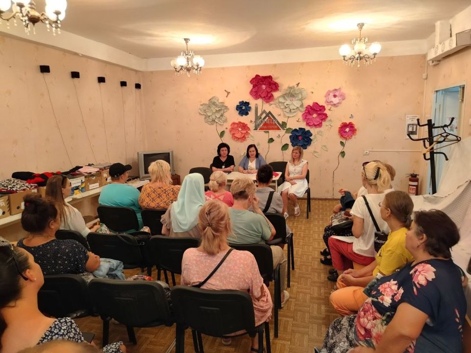 Юлия Дронова на встрече с трудовым коллективом и жителями Ленинского района Юлия Дронова на встрече с трудовым коллективом и жителями Ленинского района