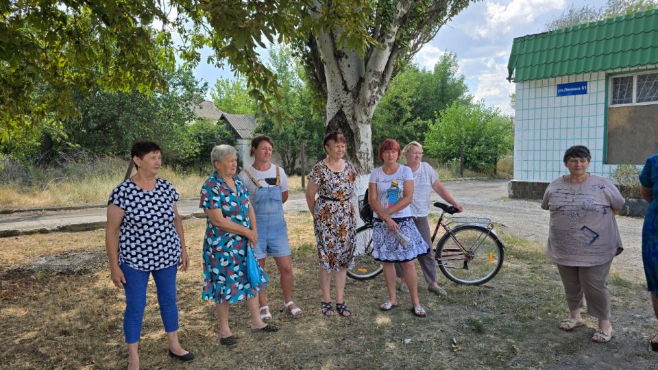 Николай Михайлов: 22 июля, совместно с депутатом Старобешевского Муниципального Совета Екатериной Паша провел встречу с жителями села Солнцево Николай Михайлов: 22 июля, совместно с депутатом Старобешевского Муниципального Совета Екатериной Паша провел встречу с жителями села Солнцево