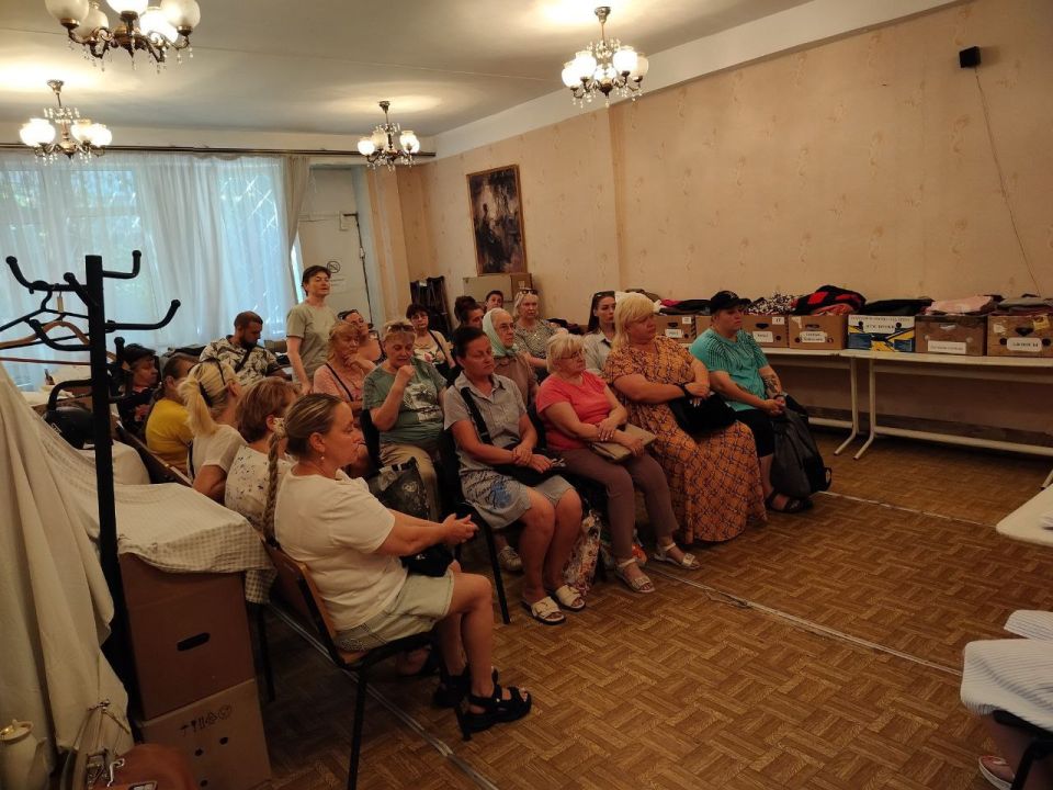 Юлия Дронова на встрече с трудовым коллективом и жителями Ленинского района Юлия Дронова на встрече с трудовым коллективом и жителями Ленинского района