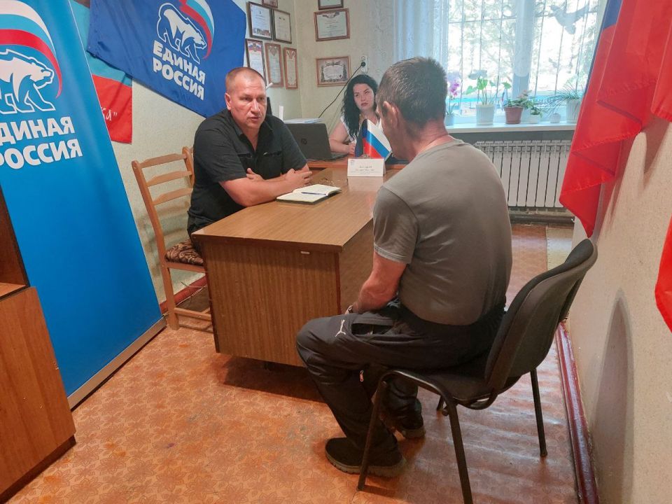 Сегодня, 22 июля 2025 года, заместитель главы администрации городского округа Дебальцево Валерий Бессараб, провёл личный прием граждан в местной общественной приёмной Дебальцевского местного отделения Партии "Единая Россия"... Сегодня, 22 июля 2025 года, заместитель главы администрации городского округа Дебальцево Валерий Бессараб, провёл личный прием граждан в местной общественной приёмной Дебальцевского местного отделения Партии "Единая Россия"...