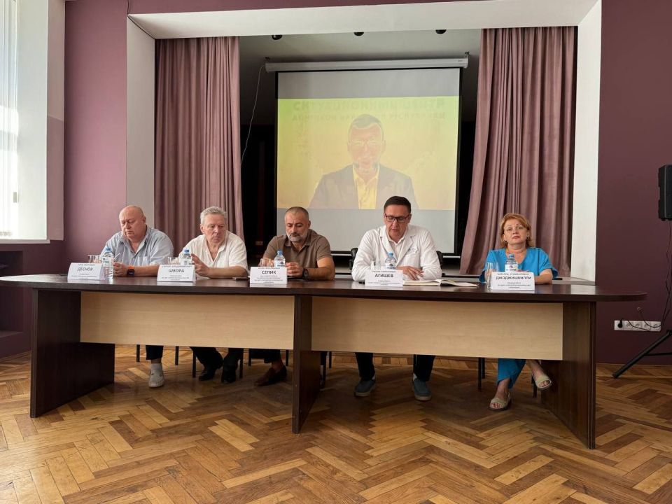Сегодня в ГБУ ДНР "Городская клиническая больница №1 г.Макеевки", по поручению Главы Республики Дениса Владимировича Пушилина, при поддержке Министерства здравоохранения Донецкой Народной Республики проведена встреча-диалог... Сегодня в ГБУ ДНР "Городская клиническая больница №1 г.Макеевки", по поручению Главы Республики Дениса Владимировича Пушилина, при поддержке Министерства здравоохранения Донецкой Народной Республики проведена встреча-диалог...