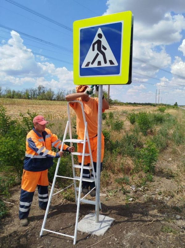 Неделю начали продуктивно - установили 4 новых остановочных павильона на дорогах общего пользования в Шахтерском и Харцызском округах Неделю начали продуктивно - установили 4 новых остановочных павильона на дорогах общего пользования в Шахтерском и Харцызском округах