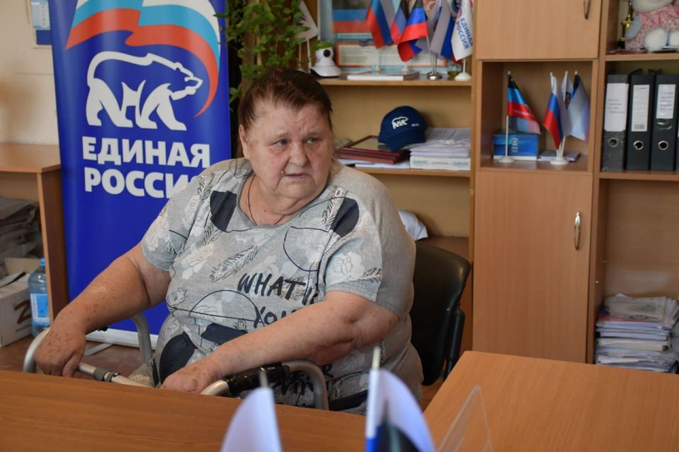 Сегодня, в общественной приемной Всероссийской политической партии «Единая Россия» заместитель главы администрации городского округа Дебальцево, Максим Вельма провел прием граждан Сегодня, в общественной приемной Всероссийской политической партии «Единая Россия» заместитель главы администрации городского округа Дебальцево, Максим Вельма провел прием граждан
