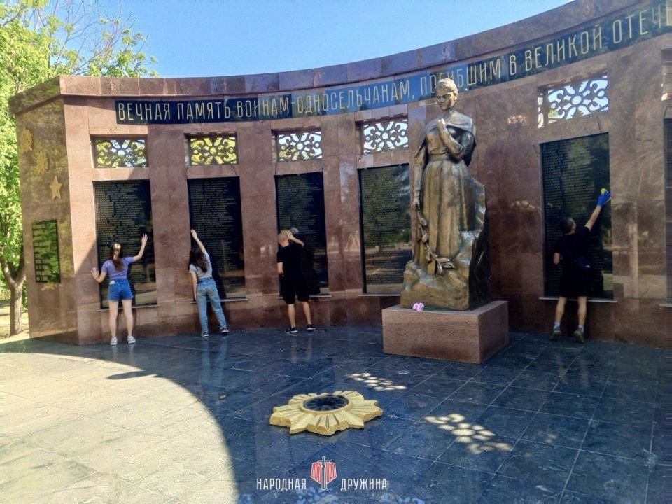 Молодёжь за чистое будущее Молодёжь за чистое будущее