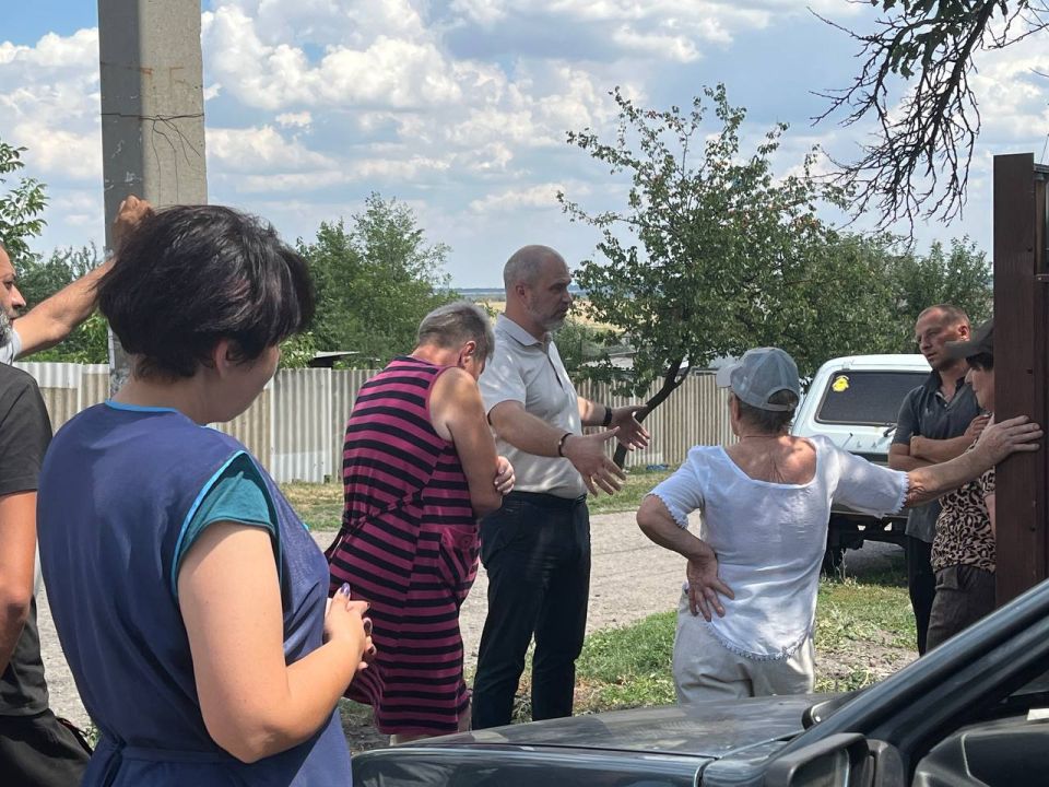 Сегодня, глава муниципального образования городского округа Дебальцево Сергей Желновач провел встречу с населением Сегодня, глава муниципального образования городского округа Дебальцево Сергей Желновач провел встречу с населением