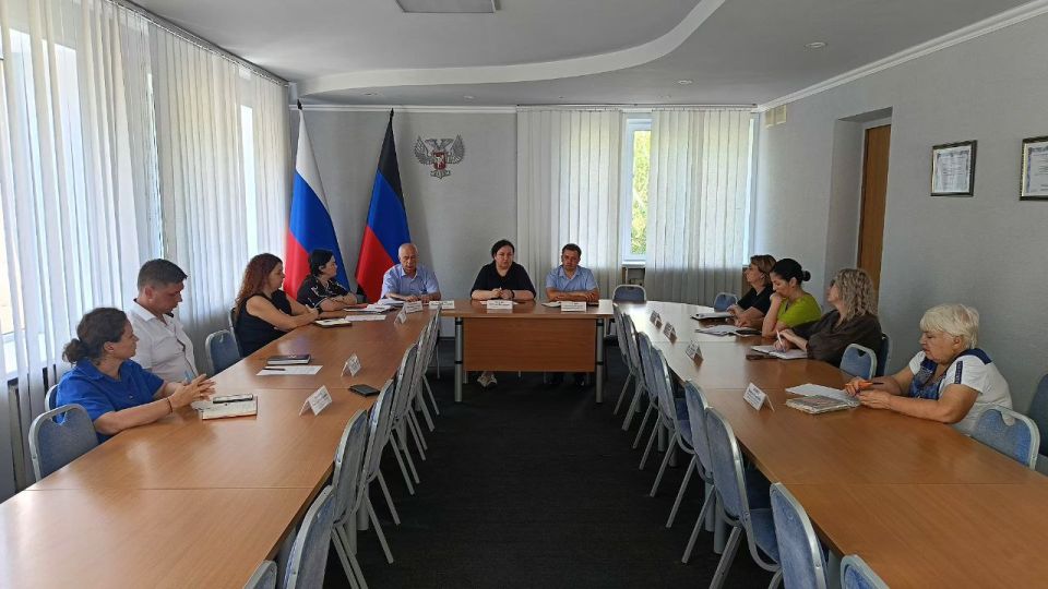 Виктория Жукова: Провела еженедельное аппаратное совещание с руководителями ведомств, а также представителями силовых структур Виктория Жукова: Провела еженедельное аппаратное совещание с руководителями ведомств, а также представителями силовых структур