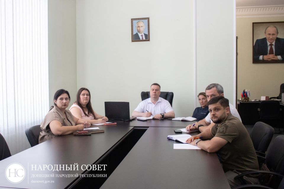 Александр Подгорный: Вместе с коллегами-депутатами внимательно смотрел прямую линию Главы ДНР Дениса Пушилина Александр Подгорный: Вместе с коллегами-депутатами внимательно смотрел прямую линию Главы ДНР Дениса Пушилина