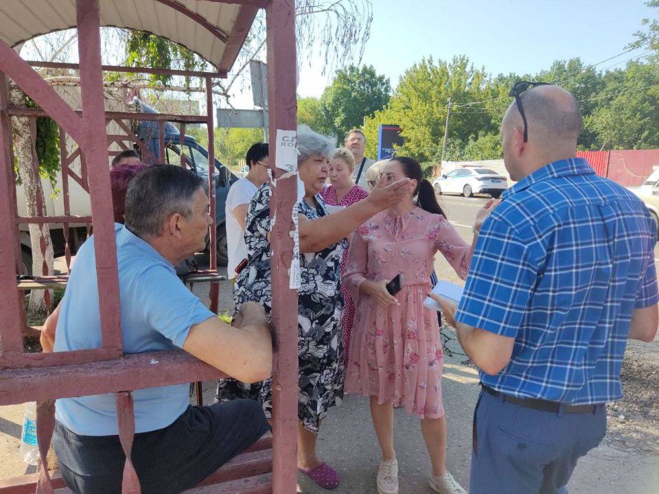 Продолжаются сходы с жителями Ленинского района города Донецка Продолжаются сходы с жителями Ленинского района города Донецка