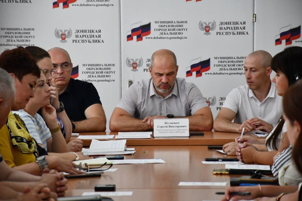 Сергей Желновач: Провел заседание муниципального штаба по вопросу здравоохранения на территории муниципального образования городского округа Дебальцево с руководителями медицинских учреждений и представителями структурных... Сергей Желновач: Провел заседание муниципального штаба по вопросу здравоохранения на территории муниципального образования городского округа Дебальцево с руководителями медицинских учреждений и представителями структурных...